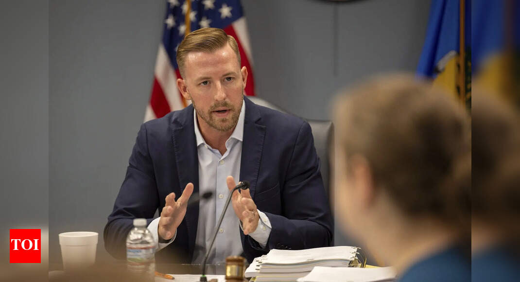 चार्ली किर्क की हत्या के बाद, ओक्लाहोमा सभी माध्यमिक विद्यालयों में टर्निंग पॉइंट यूएसए के अध्यायों की मांग करने वाला पहला राज्य बन गया