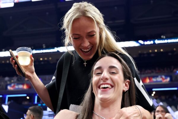 केटलीन क्लार्क के साथ सोफी कनिंघम के लिंक के भीतर और बुखार के भविष्य के लिए इसका क्या मतलब है | एनबीए न्यूज