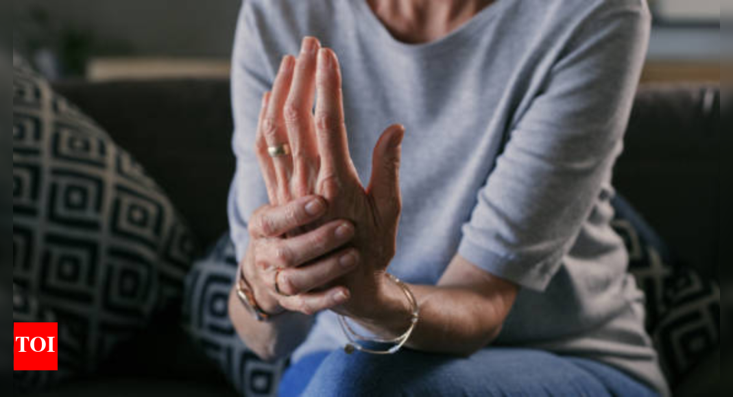 अध्ययन से पता चलता है कि दर्द दिखाए जाने से पहले रुमेटीइड गठिया अक्सर शुरू होता है