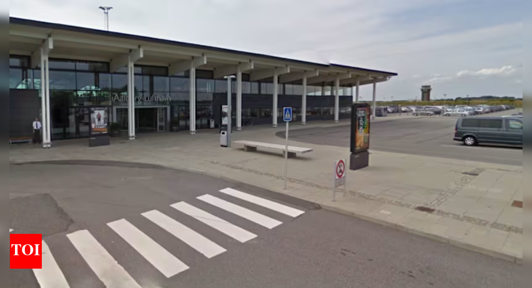 ‘लाइटिंग लाइट्स के साथ फ्लाइंग’: डेनमार्क में अलबोर्ग हवाई अड्डे को ड्रोन के हवाई क्षेत्र में देखा जाने के बाद बंद कर दिया गया था; प्रभावित उड़ानें