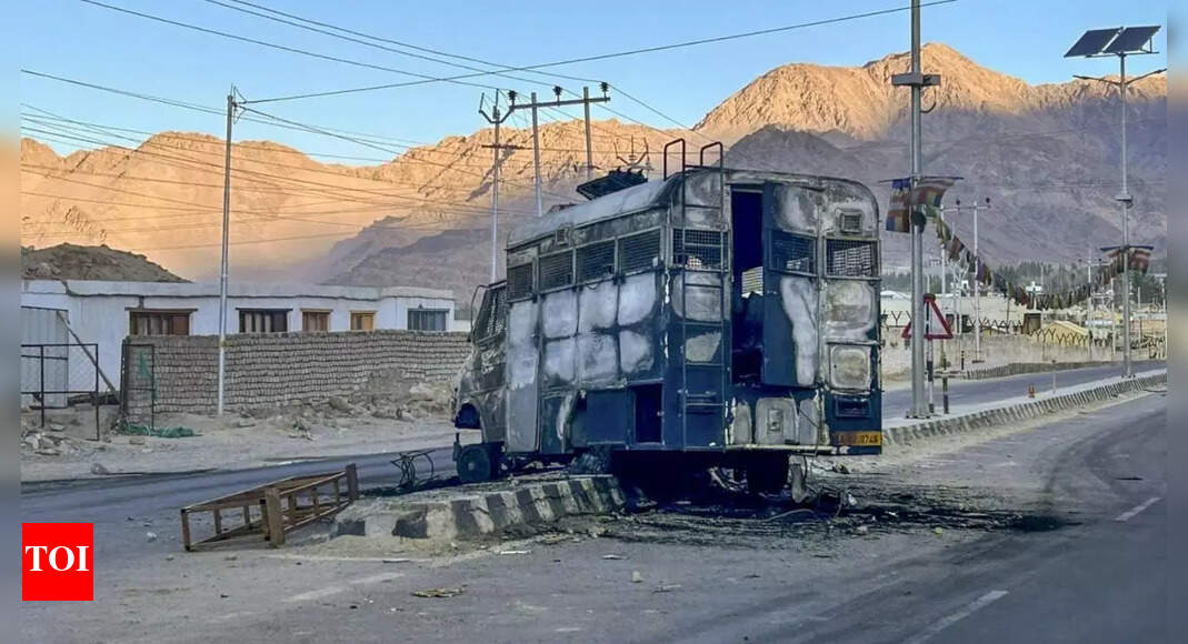 48 बंदी, छठी अनुसूची के दौरान हिंसा के बाद कर्फ्यू के साथ लेह में शांत रहता है | भारत समाचार