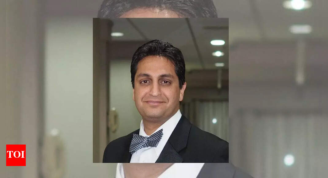 Inneume Pilderas का गुडी बैग: भारतीय मूल के डॉ। नील के आनंद, जिन्होंने 11 सितंबर को कोशिश की, 14 साल की जेल की सजा सुनाई