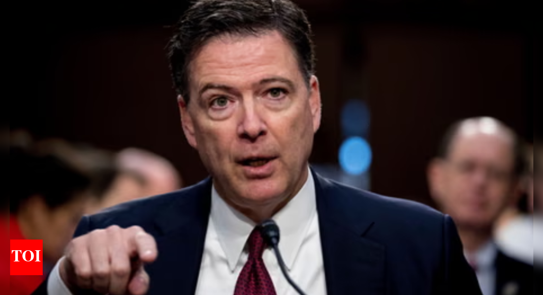 एफबीआई के पूर्व निदेशक जेम्स कॉमी ने आरोपी: डोनाल्ड ट्रम्प द्वारा नियुक्त अभियोजक झूठे बयानों के पदों को प्रस्तुत करता है, रुकावट