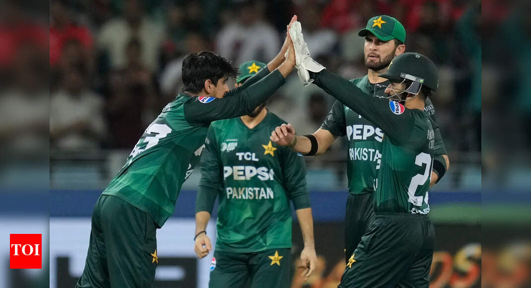 पौराणिक पाकिस्तानी भावुक क्रिकेट खिलाड़ी को हिट करता है: ‘इस आदमी को बैंकिंग होने की जरूरत है’ | क्रिकेट समाचार