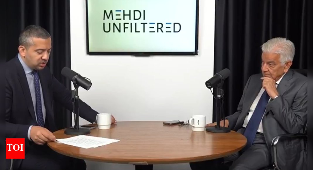 ‘मुनीर भी आप से अधिक शक्तिशाली’: पाकिस्तान में शक्ति कहाँ है? ख्वाजा आसिफ ‘हाइब्रिड मॉडल’ का समर्थन करता है