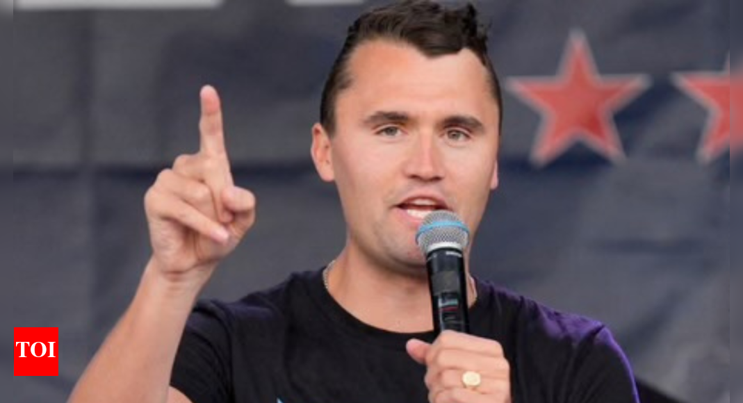 ओरेगन बनाम पेन स्टेट शॉक चार्ली किर्क फ्रीडम शर्ट के साथ फिकलाइट बर्निंग बन जाता है अंतर्राष्ट्रीय खेल समाचार