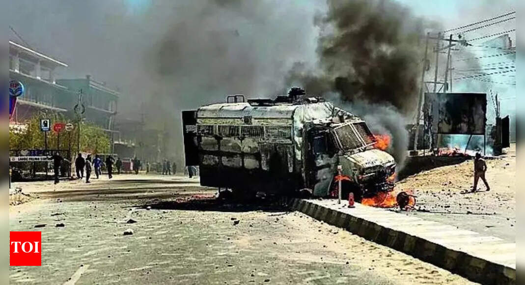 ‘अभूतपूर्व vkas’ के बाद भी लद्दाख की हिंसा से घिरी सरकार | भारत समाचार