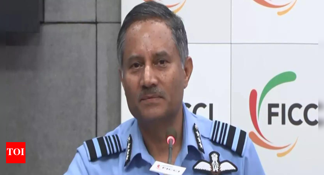 ‘मुझे युद्ध जीतने के लिए कूदने की जरूरत है’: रक्षा में आत्म -संयोग के लिए एयर मार्शल प्रेस; ‘दर्दनाक धीमी’ प्रगति को कॉल करें | भारत समाचार