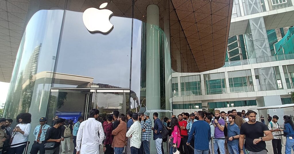 IPhone 17 की बिक्री शुरू होती है: BKC Apple de Mumbai स्टोर में सैकड़ों सैकड़ों