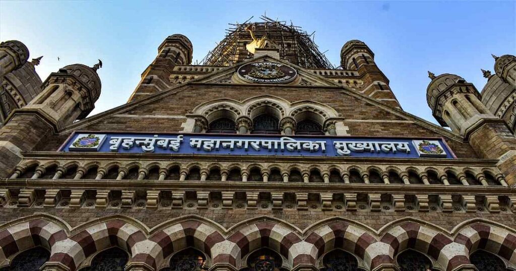 बीएमसी ने मुंबई की सड़कों से 2,100 से अधिक अवैध राजनीतिक दलों के बैनर और पोस्टर हटा दिए