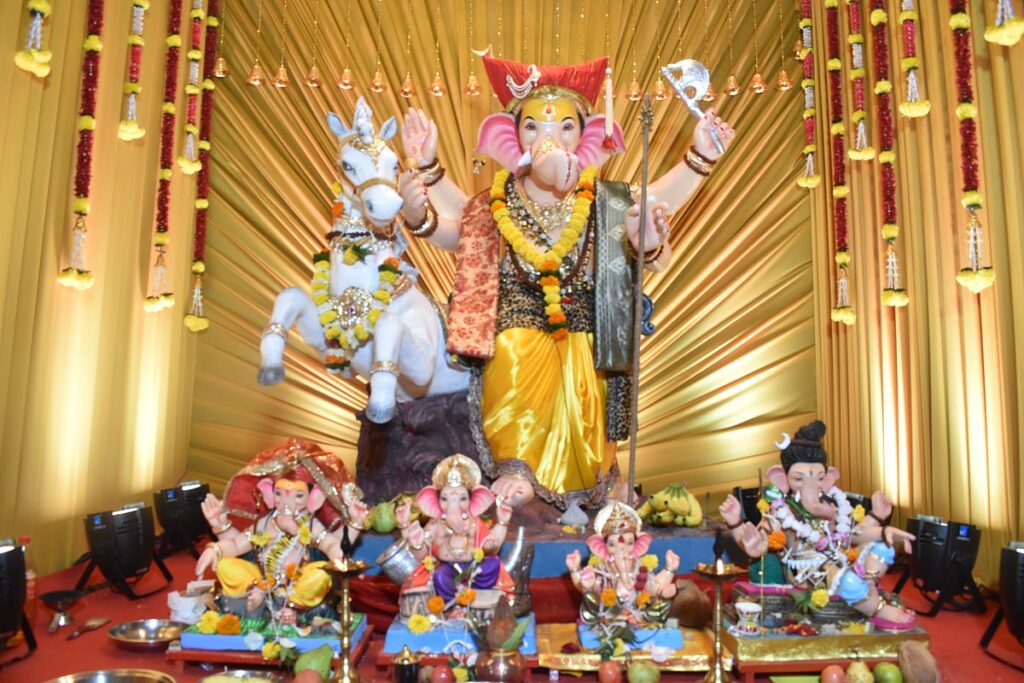 गणेश चतुर्थी पंडाल: छवियों में मुंबई की दिव्य आत्मा का कब्जा