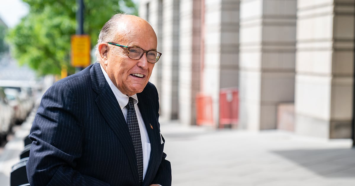 ट्रम्प न्यू यॉर्क शहर के पूर्व मेयर रूडी गिउलिआनी को ला लिबर्टाड का राष्ट्रपति पदक पुरस्कार देंगे