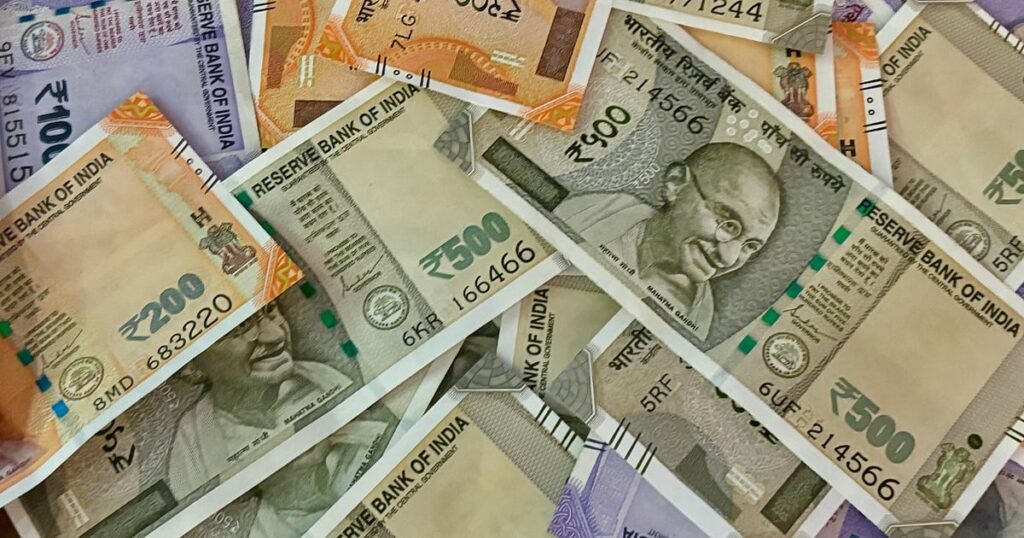 एसआईपी या वैश्विक योग, क्या बेहतर रिटर्न पैदा करता है?