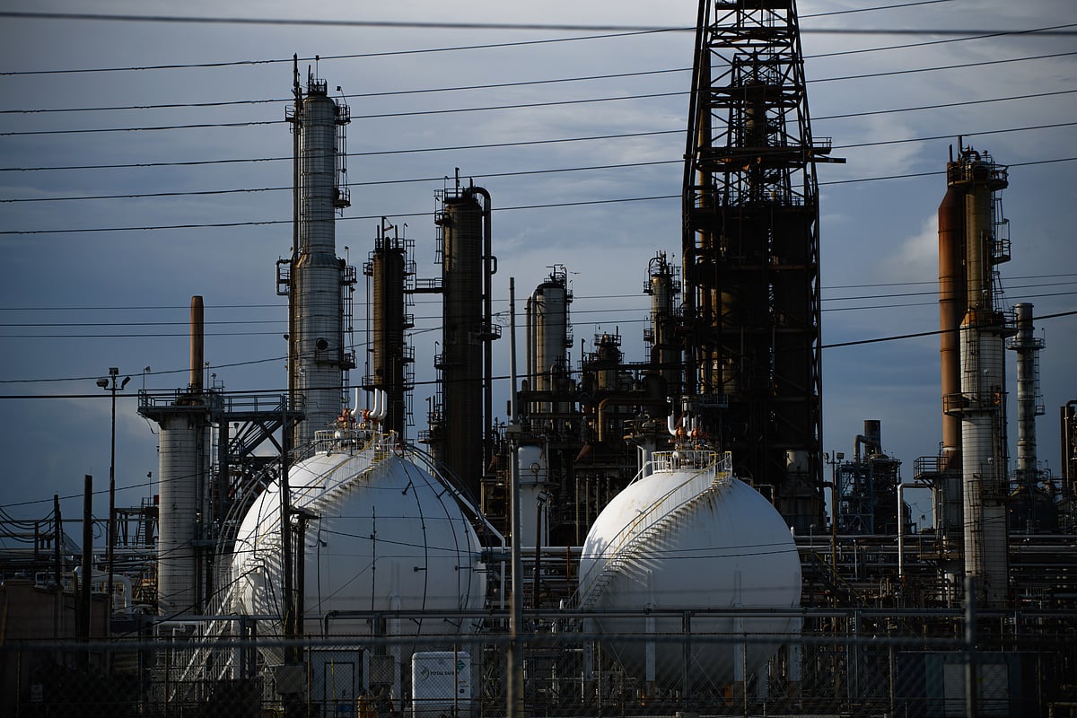 फीडिंग दर में कटौती के बाद पेट्रोलियम में कमी है, अमेरिकी ईंधन भंडार में वृद्धि।