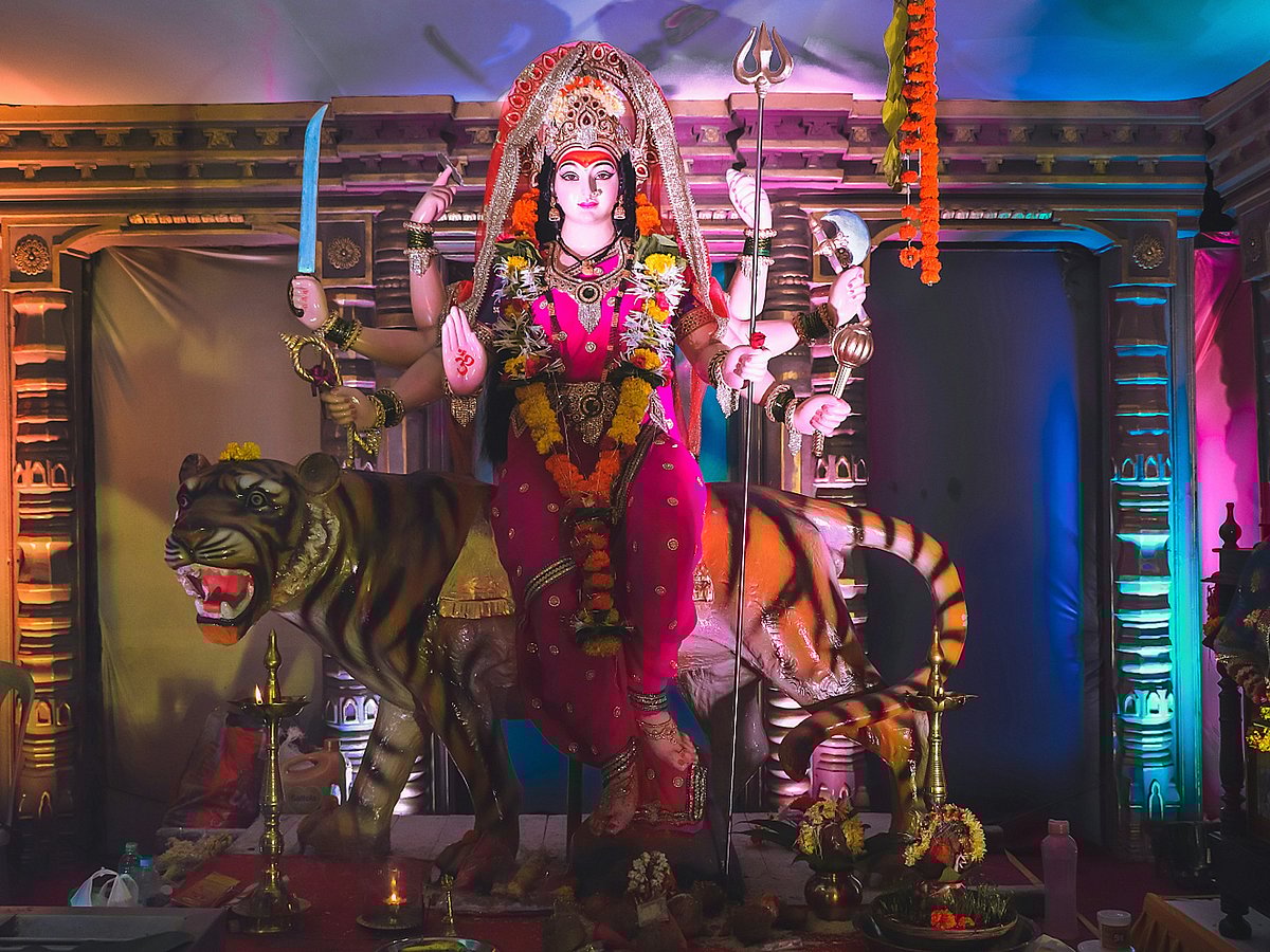 हैप्पी नवरात्रि 2025: शुभकामनाएं, अभिवादन, संदेश, फेसबुक और व्हाट्सएप की स्थिति