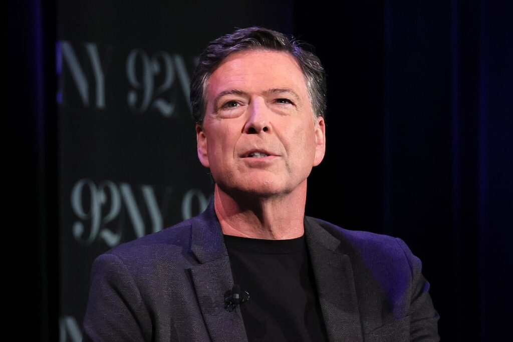 पूर्व एफबीआई कॉमी निदेशक ने कांग्रेस से झूठ बोलने का आरोप लगाया