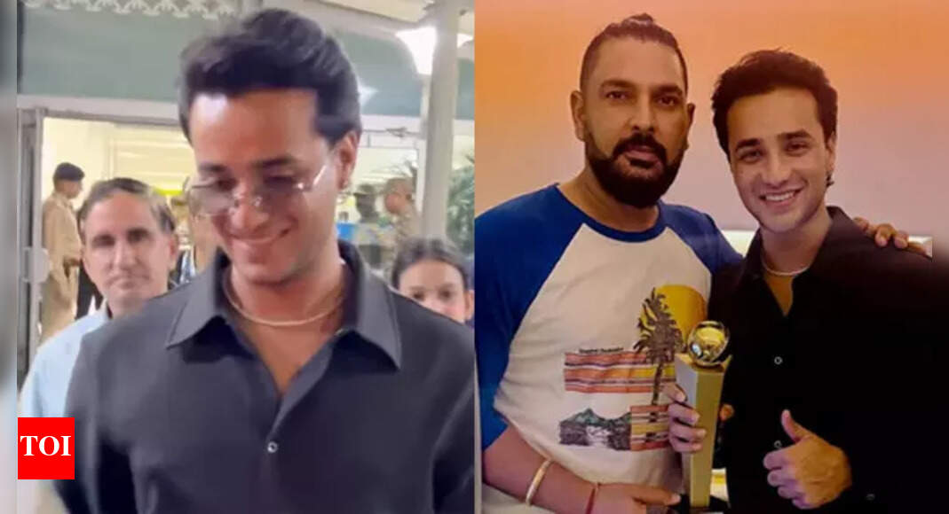 घड़ी: अभिषेक शर्मा एशिया कप की विजय के बाद घर लौटता है, ट्रॉफी के प्रशंसक क्रिकेट समाचार