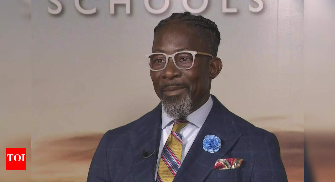 ‘छात्रों के लिए चिंता से’: डेस मोइनेस के अधीक्षक ने बर्फ के खिलाफ गिरफ्तारी के बाद इस्तीफा दे दिया; Doj lange Sanda | दुनिया से समाचार