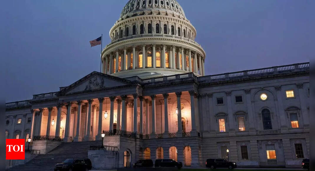 समापन के अलावा: संघीय एजेंसियां ​​डेमोक्रेट को दोषी ठहराने वाले ईमेल भेजती हैं; अधिनियम ‘असंबंधित नीति मांग’