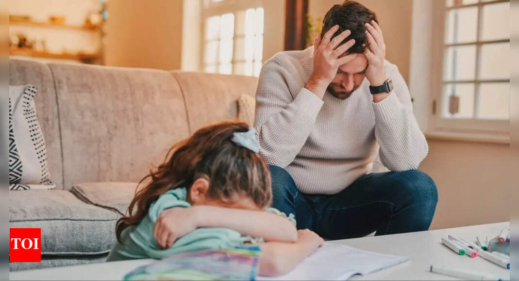 बच्चों को पालने के लिए टिप्स: अपने बच्चे को अंग्रेजी में बोलने के लिए मजबूर करना? अब इसे करने से रोकने के लिए 3 कारण |