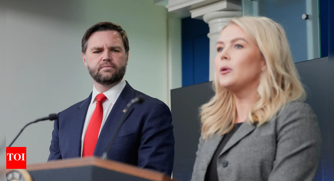 ‘बर्खास्तगी आसन्न हैं’: व्हाइट हाउस संघीय बर्खास्तगी के लिए डेमोक्रेट को दोषी ठहराता है; वह कहता है कि यह ‘बहुत जल्द’ हो सकता है | दुनिया से समाचार