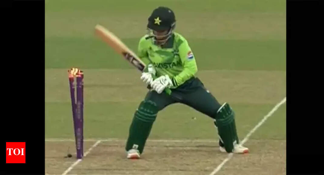 अविश्वसनीय! महिला कप के इतिहास में एक दुर्लभ बर्खास्तगी के लिए पाकिस्तान बल्लेबाज केवल दूसरे स्थान पर है – घड़ी | क्रिकेट समाचार