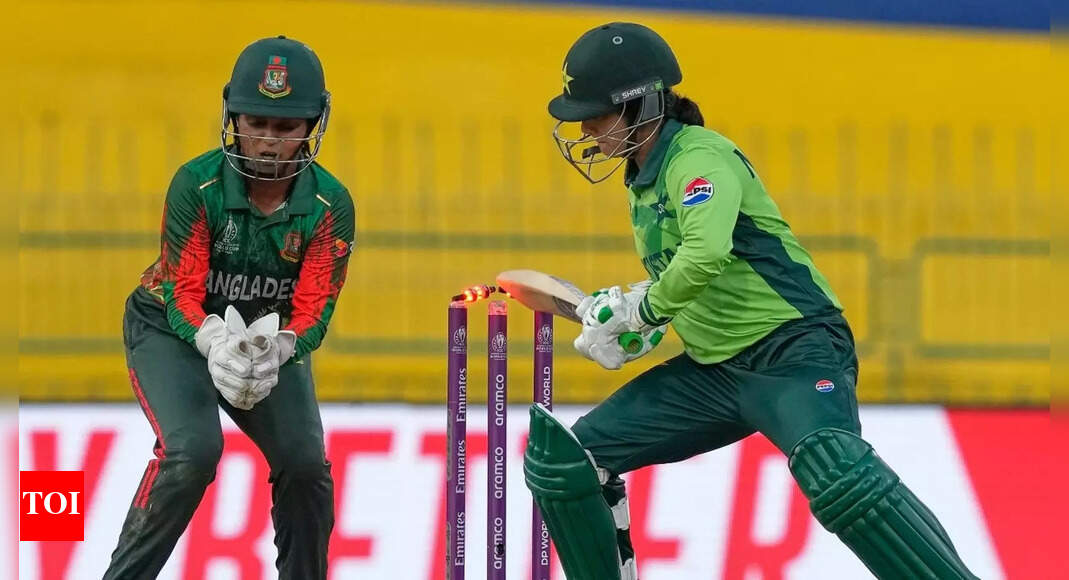 मज़ेदार! पाकिस्तान का द्रव्यमान, नशरा संधू, उसे विकट अजीब तरह से देता है – देखो | क्रिकेट समाचार