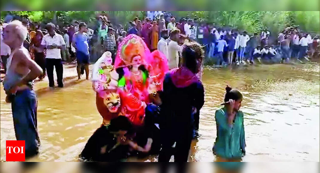 ऊपर: 3 मृत, आगरा में 9 स्वीप के बाद 5 लापता; SDRF उपकरण तैनात | भारत समाचार