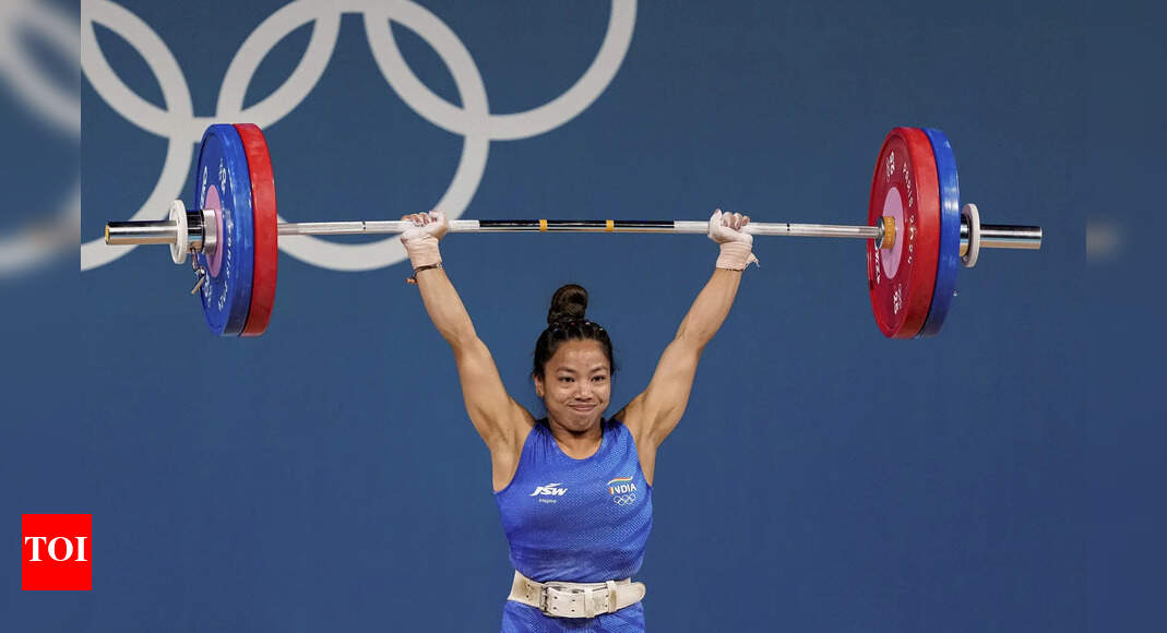 Mirabai Chanu 48 किलोग्राम में वापस विश्व रजत के साथ चमकता है | अधिक खेल समाचार