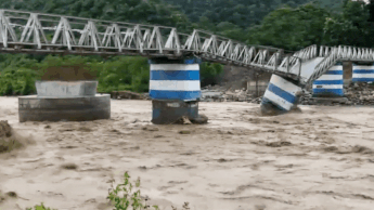 पश्चिम बंगाल की बारिश: 7 मृत, कई लापता जब भूस्खलन ने दार्जिलिंग को मारा; पतन आयरन ब्रिज | भारत समाचार