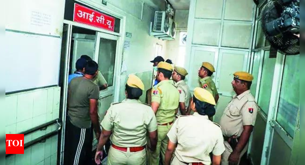 जयपुर एसएमएस फायर हॉस्पिटल: 2 ब्रेव फ्लेम्स पुलिस को बचाने के लिए पुलिस | भारत समाचार