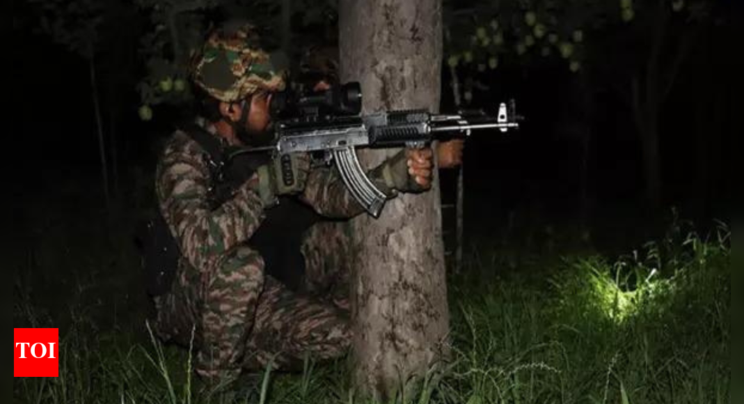 जम्मू-कश्मीर: राजौरी में आतंकवादियों और पुलिस के बीच मुठभेड़; पता लगाने के लिए पहुंची सेना, सीआरपीएफ | भारत समाचार