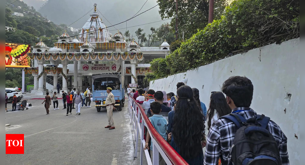 जम्मू और कश्मीरा: वैष्णो देवी यात्रा बारिश के तीन दिनों के बाद आज फिर से शुरू होगी | भारत समाचार