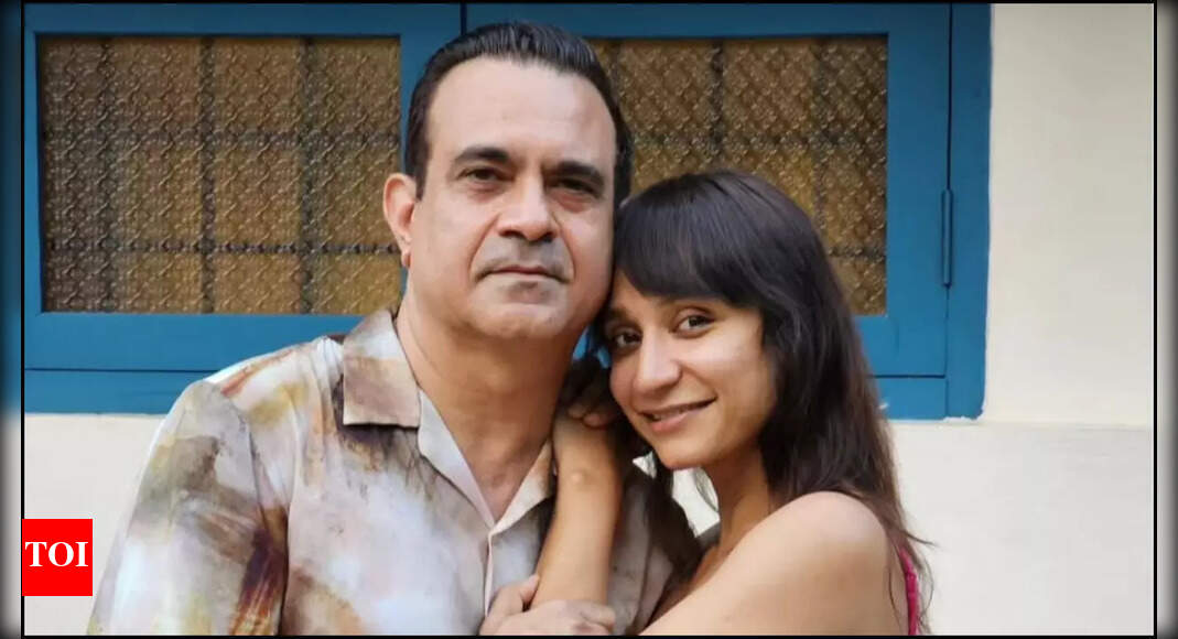 मनीष चौधरी-श्रुति मिश्रा का 17 वर्षीय गैप: अभिनेता ‘बीए *** डीएस ऑफ बॉलीवुड’ ने अपनी प्रेम कहानी साझा की।