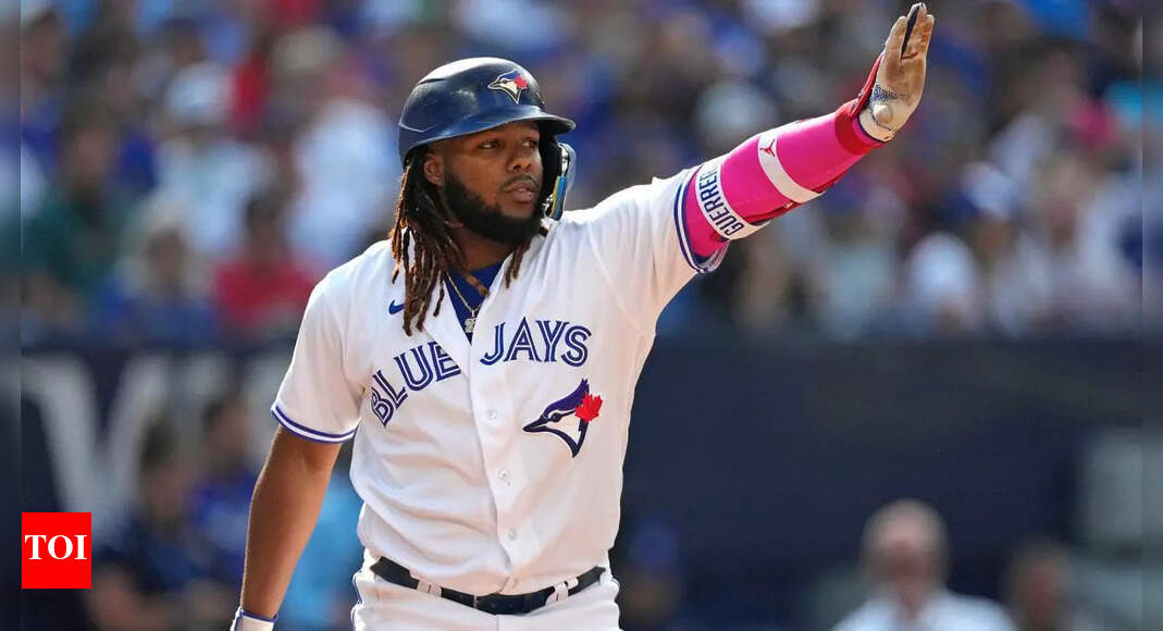 2025 में व्लादिमीर ग्युरेरो जूनियर नेट वर्थ और करियर आँकड़े: कैसे ब्लू जेज़ सुपरस्टार टीम का सबसे ज्यादा कमाई करने वाला खिलाड़ी बन गया | एमएलबी न्यूज़