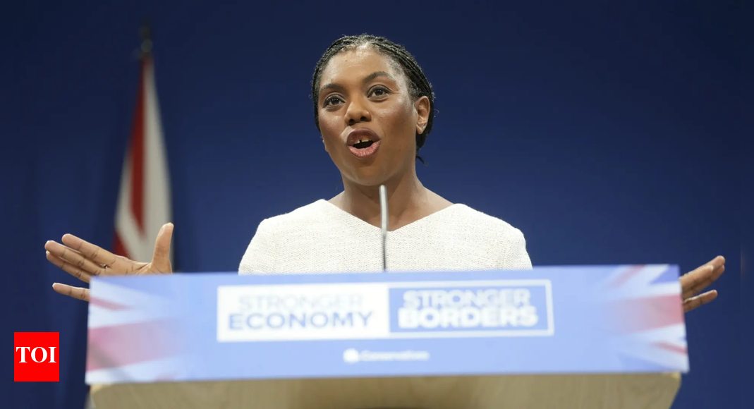 ब्रिटेन की एक समय की कंजर्वेटिव पार्टी विलुप्त होने से बचने के लिए संघर्ष कर रही है