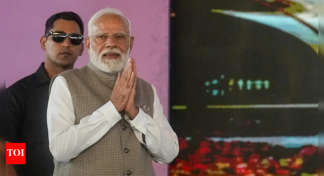 पीएम मोदी ने नवी मुंबई हवाई अड्डे का उद्घाटन किया, 26/11 को याद किया।