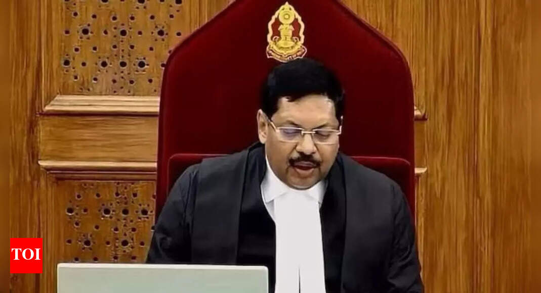 सीजेआई गवई पर हमला: ऑनलाइन जातिवादी टिप्पणियों पर एफआईआर दर्ज; 100 से अधिक सोशल मीडिया अकाउंट निगरानी में | भारत समाचार