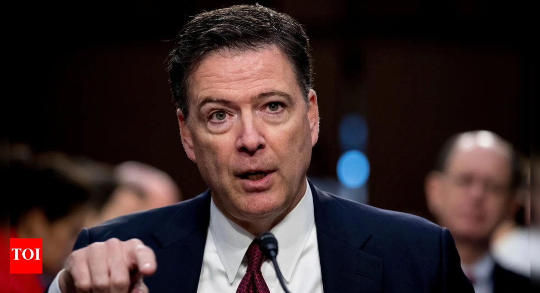 जेम्स कॉमी मुकदमा: पूर्व एफबीआई निदेशक ने अदालत में खुद को निर्दोष बताया; इसे “प्रतिशोधपूर्ण और चयनात्मक प्रसंस्करण” कहते हैं