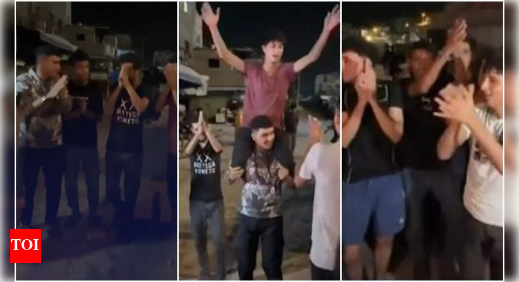 देखें: ट्रम्प के गाजा शांति समझौते के बाद खान यूनिस में जश्न मनाया गया; नाचते, जयकारे लगाते लोगों से भरी सड़कें