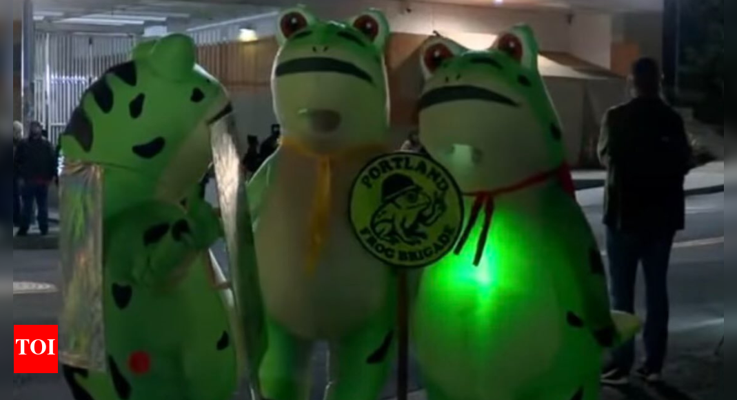 पोर्टलैंड मेंढक कौन है? निवासी राष्ट्रीय रक्षक तैनाती को संबोधित करने के लिए “हास्यपूर्ण” तरीके ढूंढते हैं; दावा है कि वे हिंसक नहीं हैं