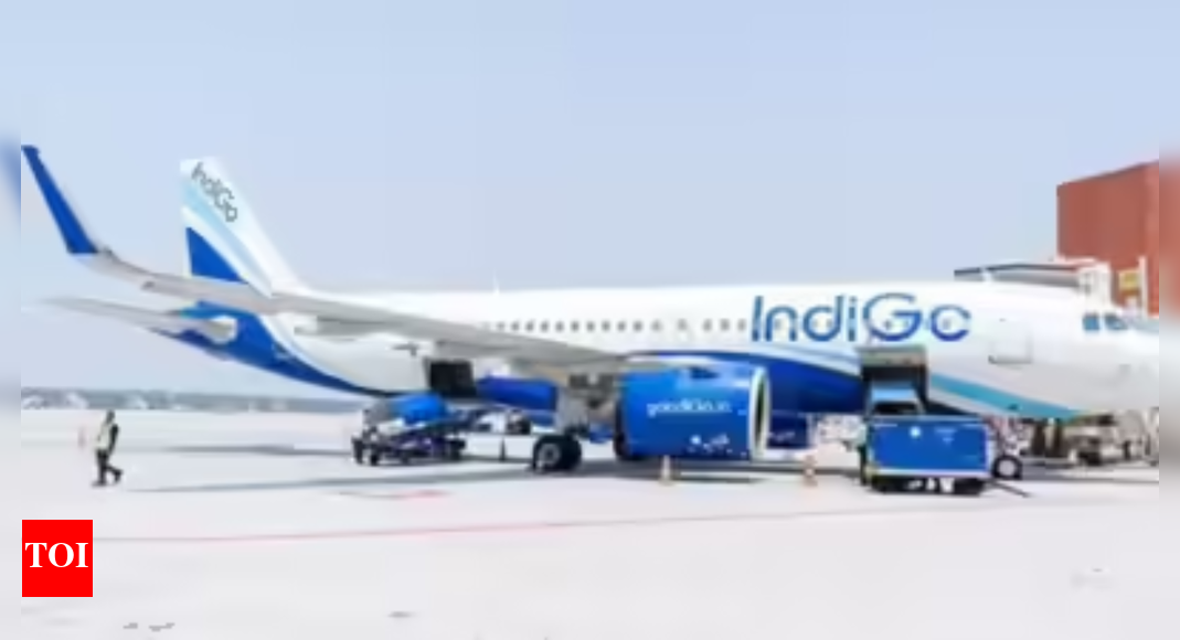 उड़ान के दौरान विंडशील्ड में दरार हवा में डर का कारण बनती है | भारत समाचार