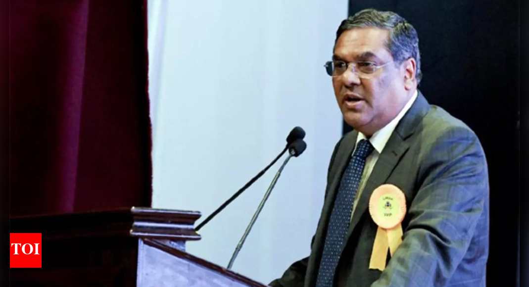 पूर्व सीजेआई संजीव खन्ना ने वित्तीय कानूनों के अनुप्रयोग में अधिक संवेदनशीलता का आह्वान किया | भारत समाचार