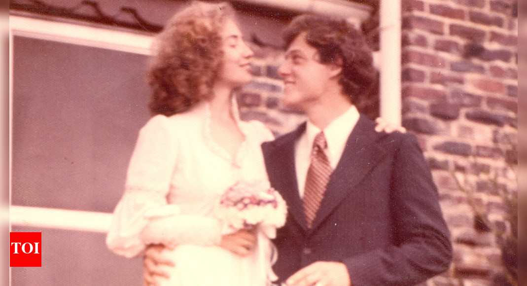 50वीं शादी की सालगिरह: बिल और हिलेरी क्लिंटन ने शादी के पांच दशकों को याद किया; अदृश्य तस्वीरें साझा करें