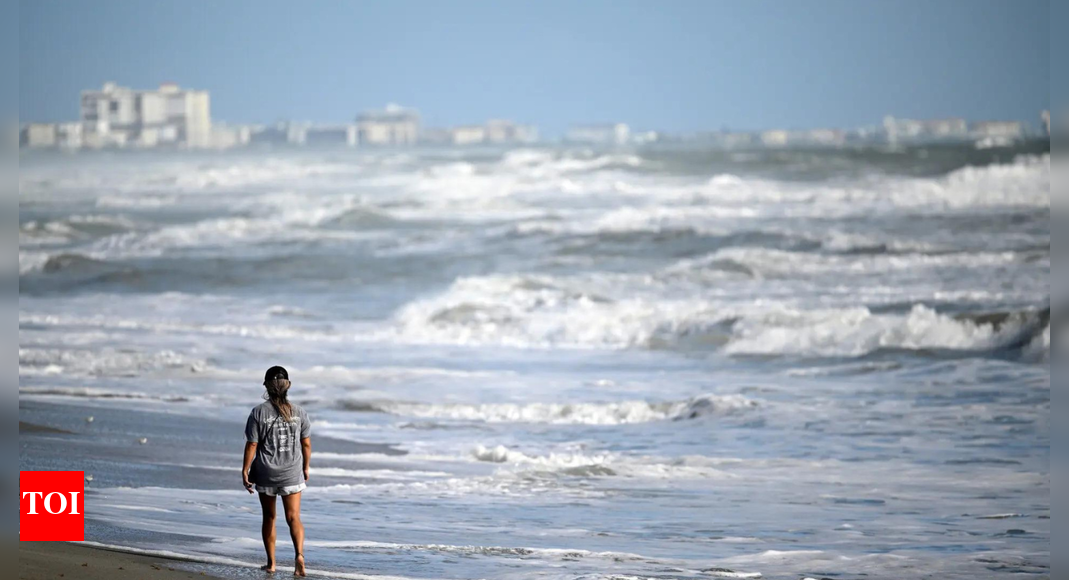‘किसी भी परिकल्पना को खारिज नहीं किया जाता’: लोकप्रिय इबीज़ा समुद्र तट पर मानव पैरों की धुलाई; पर्यटक, चिंतित निवासी