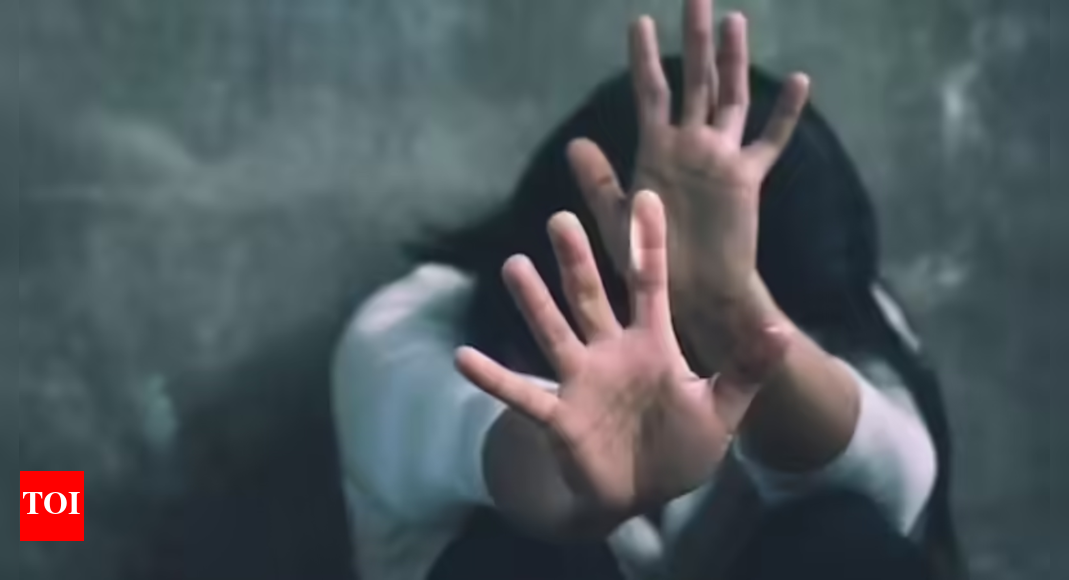 बंगाली यूट्यूबर, किशोर बेटा 15 वर्षीय लड़की से बलात्कार के आरोप में गिरफ्तार | भारत समाचार