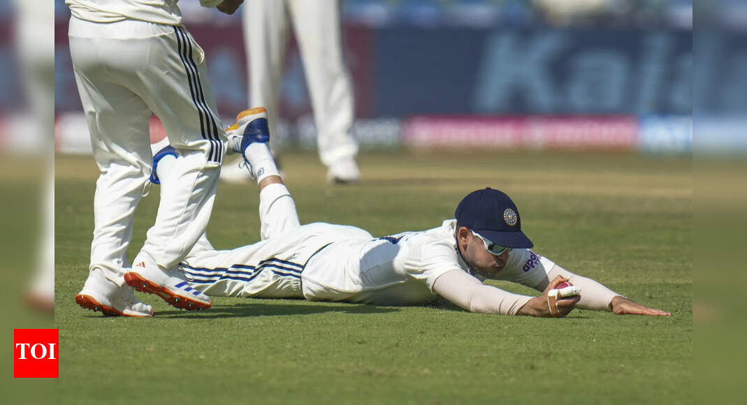 IND vs WI दूसरा टेस्ट: शुबमन गिल ने अविश्वसनीय डाइविंग कैच पकड़ा – देखें | क्रिकेट समाचार