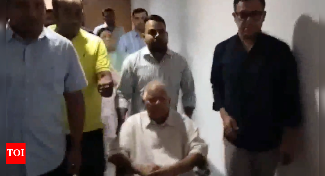 आईआरसीटीसी होटल भ्रष्टाचार मामला: दिल्ली कोर्ट ने लालू प्रसाद, राबड़ी देवी, तेजस्वी यादव के खिलाफ फैसला सुनाया; अभियुक्त ने स्वयं को निर्दोष बताया | दिल्ली समाचार