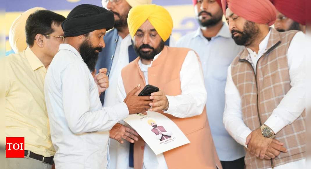 पंजाब में बाढ़ राहत: आप सरकार ने किसानों को मुआवजा देना शुरू किया; 20,000 रुपये प्रति एकड़ की सहायता सीधे ऑनलाइन पोर्टल के माध्यम से हस्तांतरित | भारत समाचार