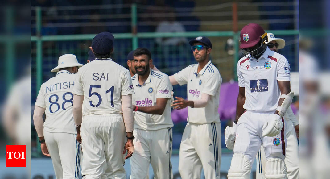 IND vs WI, दूसरा टेस्ट: नई गेंद के दबाव में विंडीज बल्लेबाजों के धराशायी होने के बाद भारत बड़ी जीत की ओर अग्रसर | क्रिकेट समाचार